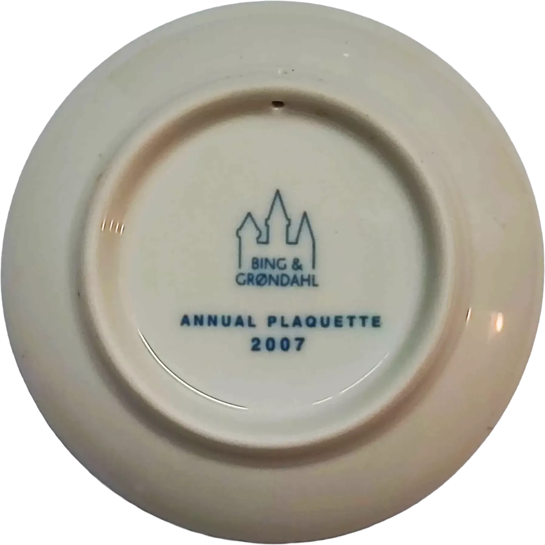 BG-CP-2007-christmas-plaquette-bing-grondahl-annual-dancing-round-the-christmas-tree-in-the-wood-back
